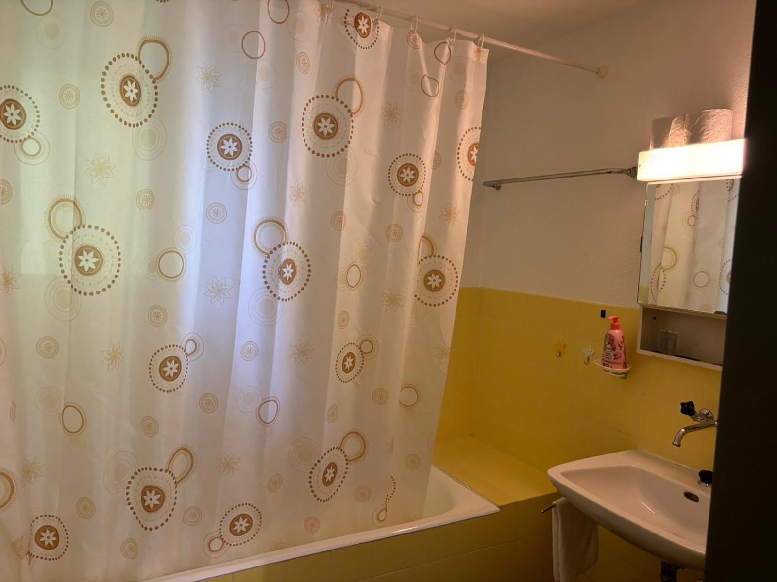 2bdr With View - Free Parking *
